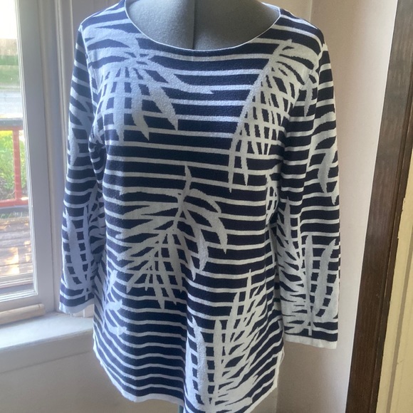 Tommy Bahama Let’s be Fronds Intarsia pullover, Color: Deep ocean Blue Size M - Picture 2 of 5